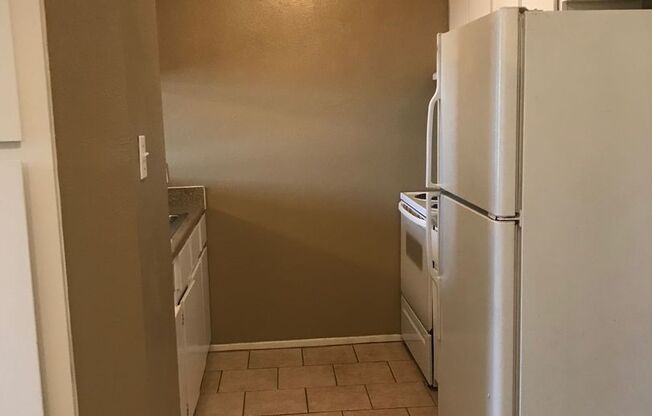 1 bed, 1 bath, 640 sqft, $875, Unit 214