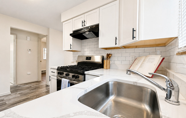 1 bed, 1 bath, 650 sqft, $950, Unit 2819-B