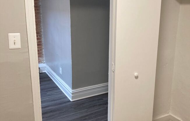 Studio, 1 bath, 450 sqft, $1,149, Unit 50-4