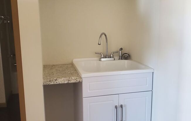 1 bed, 1 bath, 420 sqft, $840, Unit 425 Unit 7