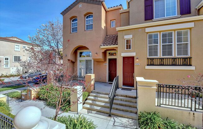 PRIME CORNER HOME NEAR TRAILS LIGHT-FILLED LAYOUT | EASY ACCESS