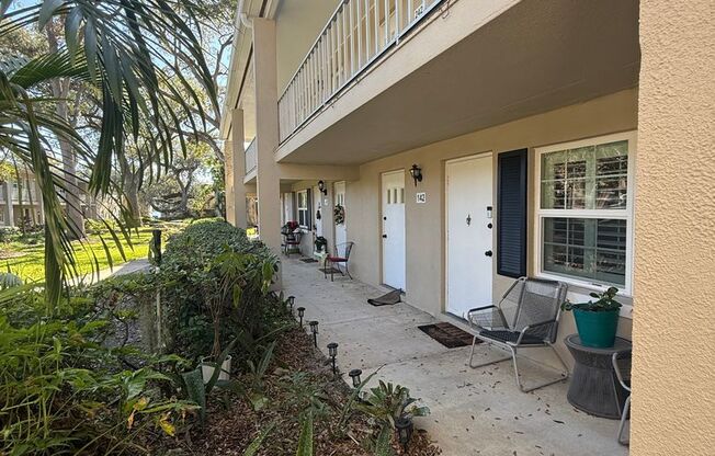 2 beds, 1 bath, $2,190, Unit Apt 142