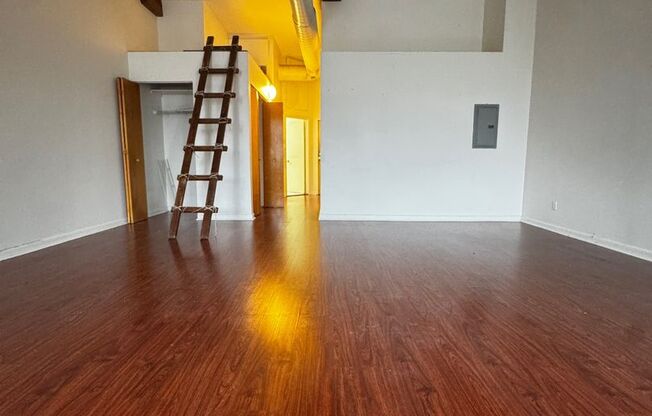 Studio, 1 bath, 650 sqft, $1,050, Unit 303