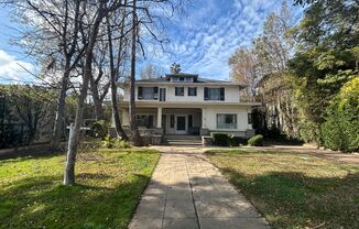 1101 N LOS ROBLES AVE