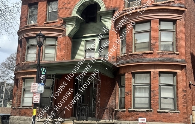 215 ALLEN ST E