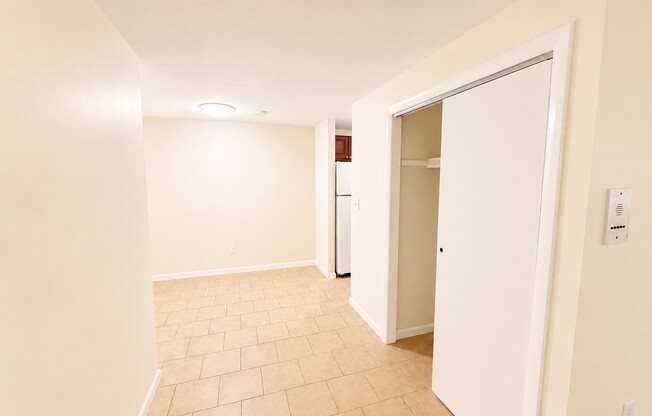 2 beds, 1 bath, 799 sqft, $2,400, Unit L2