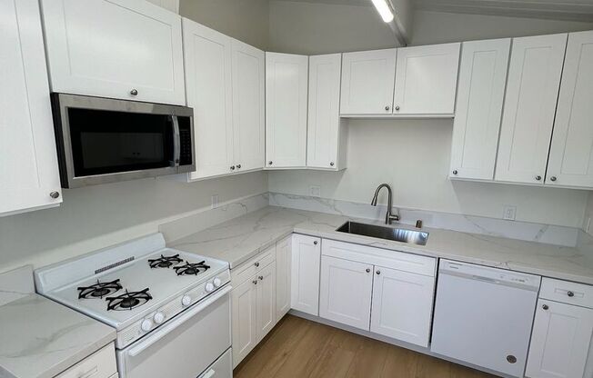 Corner lot, newly remodeled home in Clairmont