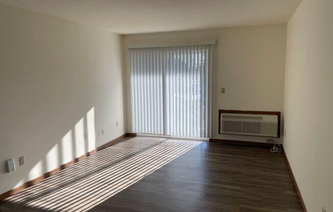 3 beds, 1 bath, 1,040 sqft, $1,800, Unit 3156-103