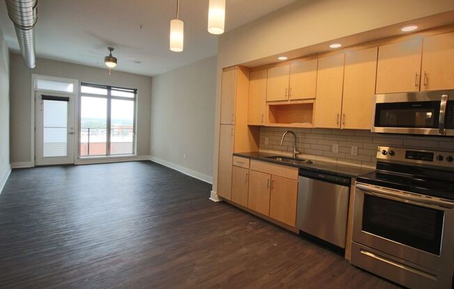 1 bed, 1 bath, 533 sqft, $1,595, Unit APT 717