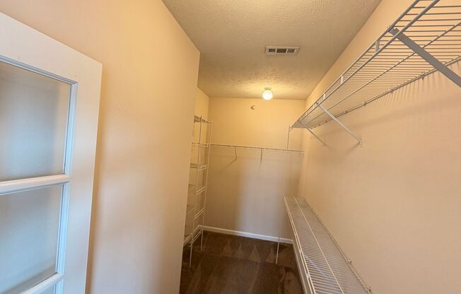 2 beds, 1 bath, 1,131 sqft, $1,252, Unit 01-302