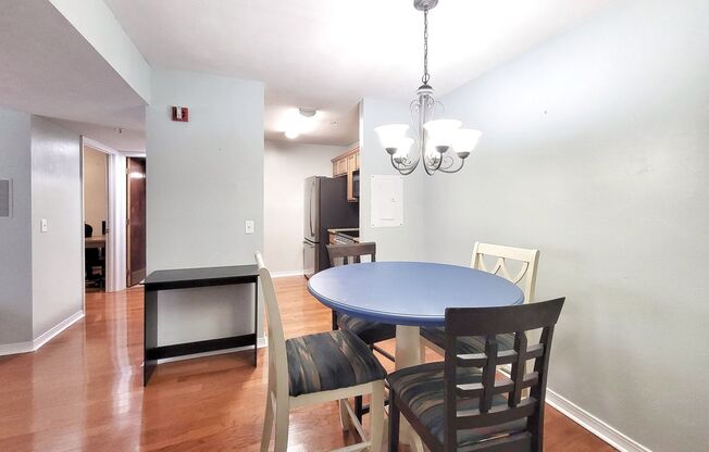 2 beds, 2 baths, $1,600, Unit Unit #802