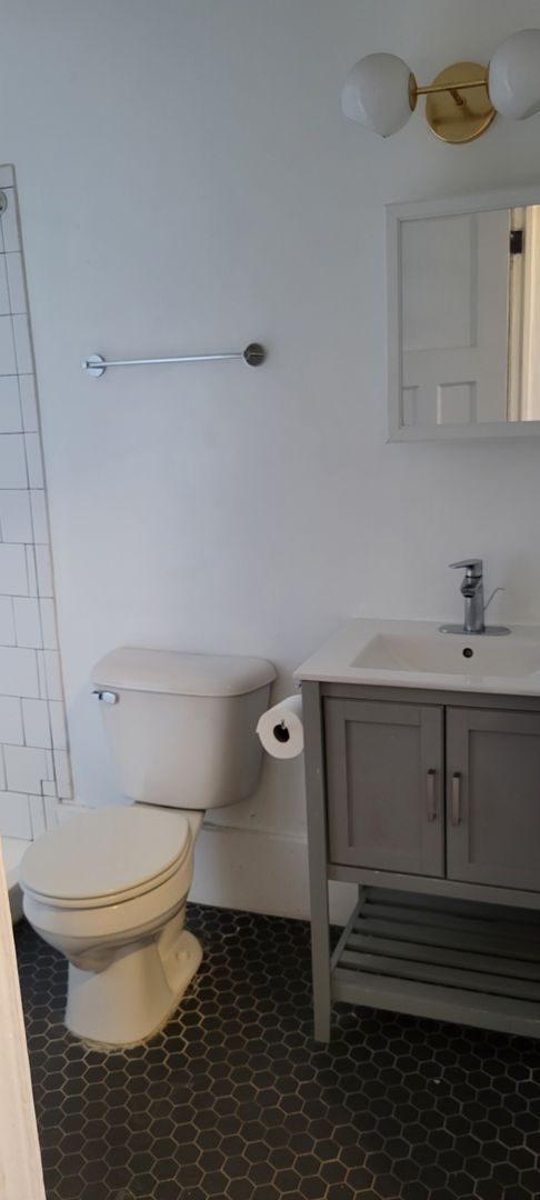2 beds, 1 bath, 778 sqft, $1,595, Unit 10
