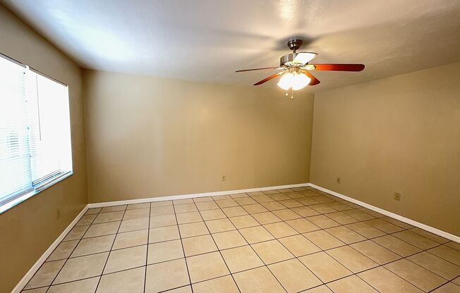 2 beds, 1 bath, 900 sqft, $1,100, Unit 118A NE 41 PL
