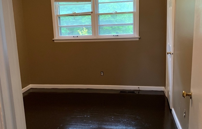 3 beds, 1 bath, $1,095