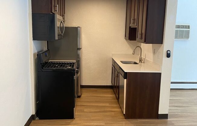 1 bed, 1 bath, 775 sqft, $1,175, Unit 3701-006