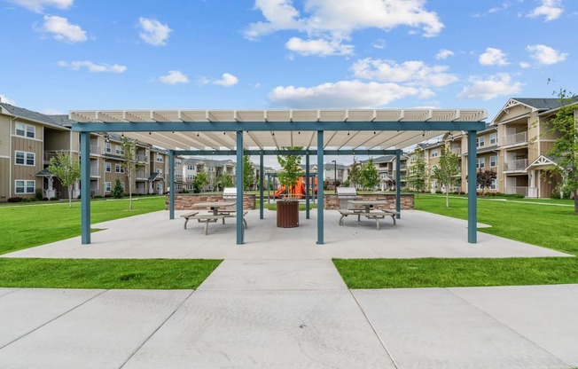 Prelude at Paramount Apartments Covered Picnic