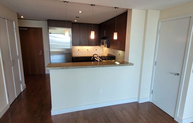 DOWNTOWN / East Village / Petco Park - The Legend 2 Br / 2 Ba Condo 13th Floor Nice Views. AVAILABLE NOW!!