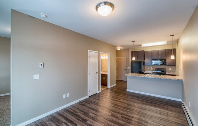 Studio, 1 bath, 594 sqft, $985, Unit 302