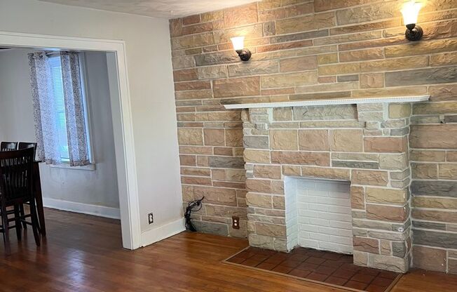 Newly Remodeled 2 bed, 1.5 bath in Observatory Hill- Offstreet parking and Hardwood Floors!!