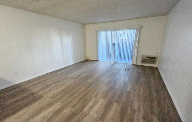 11030 Moorpark St 26