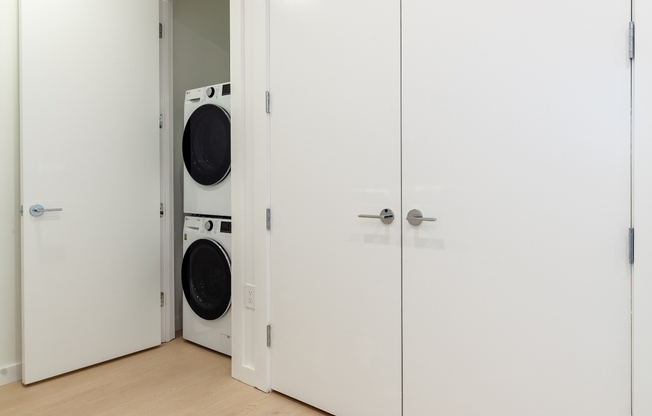 2 beds, 2 baths, $3,643, Unit 5-Q