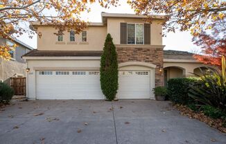 Specious Formal Model Home 4Br and 2.5Ba Located in desirable Elk Grove Community.