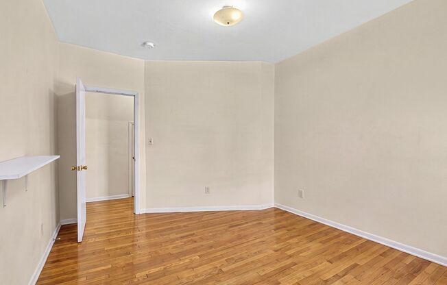 3 beds, 2 baths, 1,300 sqft, $3,300, Unit 2W