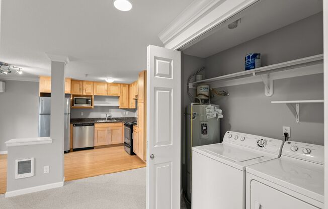 Charming 2-Bedroom, 2-Bathroom Upstairs Unit Near Multnomah Village