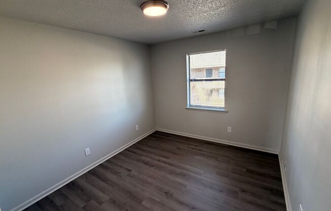 2 beds, 1 bath, 855 sqft, $1,049, Unit 3338-23