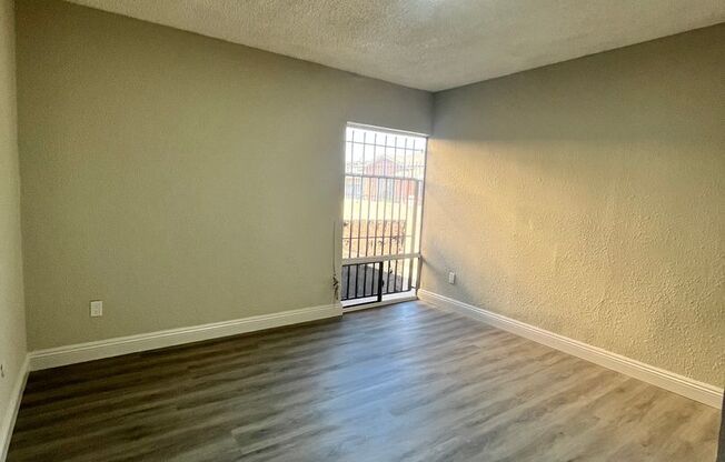 2 beds, 1 bath, $2,450, Unit 03