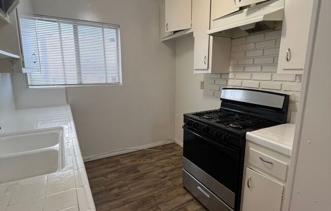 Spacious 2 Bedroom Apartment in Glendale!