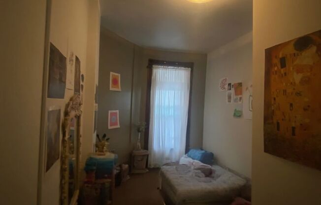 2 beds, 1 bath, $1,500, Unit 15-1