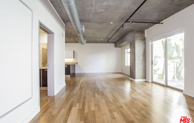 1 bed, 1 bath, 855 sqft, $2,500, Unit 343