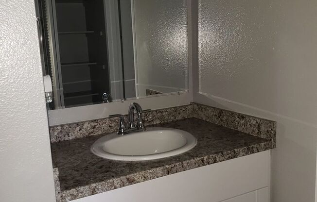 3 beds, 1 bath, 890 sqft, $1,675, Unit 505 H1