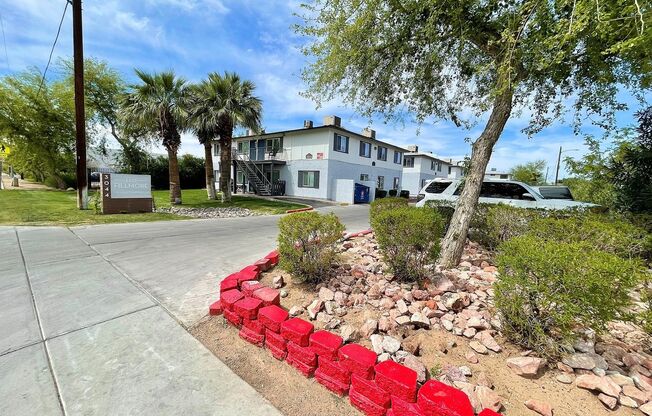 2 beds, 1 bath, $1,295, Unit 221