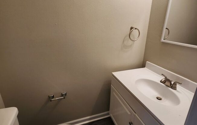 2 beds, 1.5 baths, 1,250 sqft, $950, Unit 201 S Park #C03