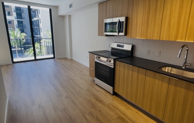 3935 E 4 AVE
