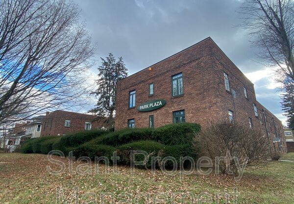 1505 FRANKLIN PARK S