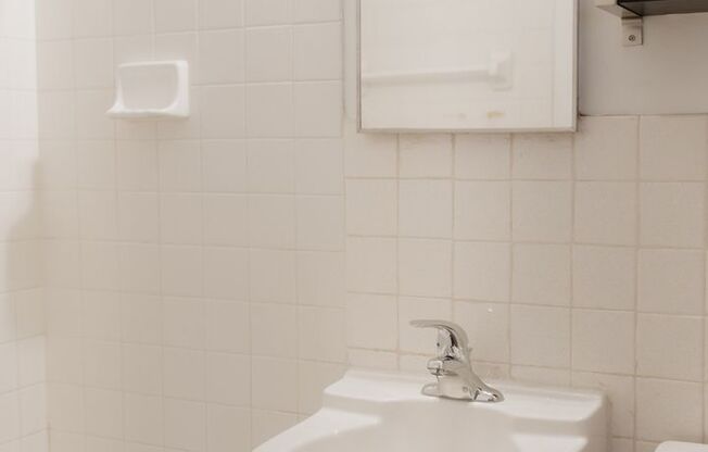 Studio, 1 bath, 348 sqft, $825, Unit 3