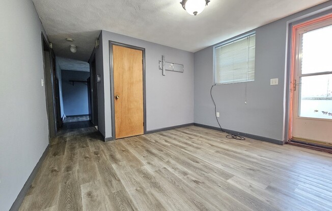 1 bed, 1 bath, 700 sqft, $2,200, Unit B
