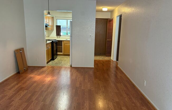 2 beds, 1 bath, $2,200