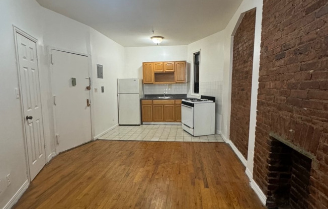 1 bed, 1 bath, $2,500, Unit 3D