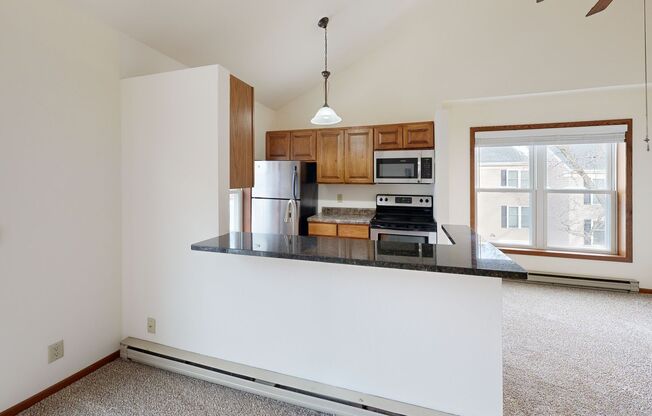 2 beds, 2 baths, 950 sqft, $1,725, Unit 7633CC