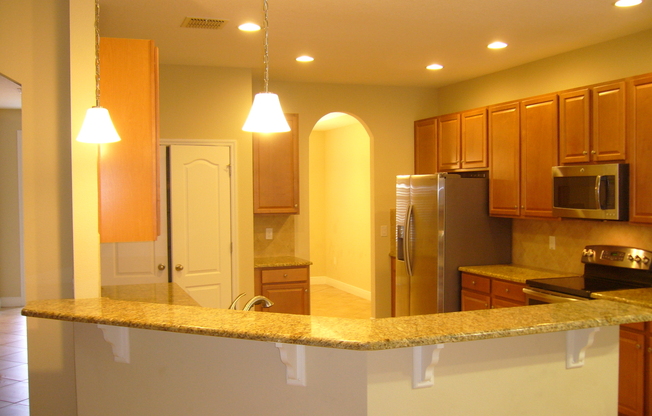 5 Bedroom, 3 bathroom in Windermere. Close to schools and shopping ...