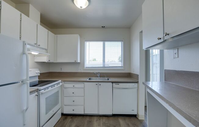 2 beds, 1 bath, 987 sqft, $1,690, Unit 19