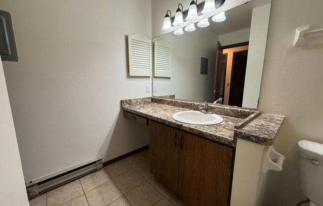 2 beds, 1 bath, 965 sqft, $1,675, Unit 7740CG