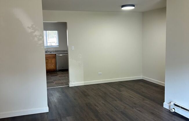 2242 W Nichols
