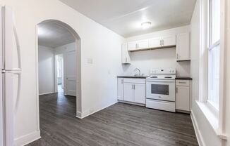 2 beds, 1 bath, $1,300, Unit Apt 2 (Front)