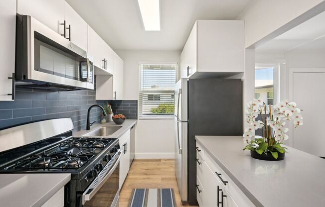 1 bed, 1 bath, 700 sqft, $1,199, Unit H105