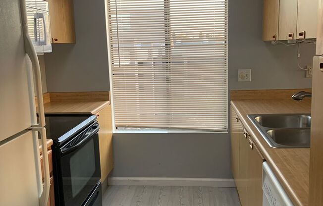$2,500 - 2 Bed / 2 Bath Condo in East Clairemont Mesa
